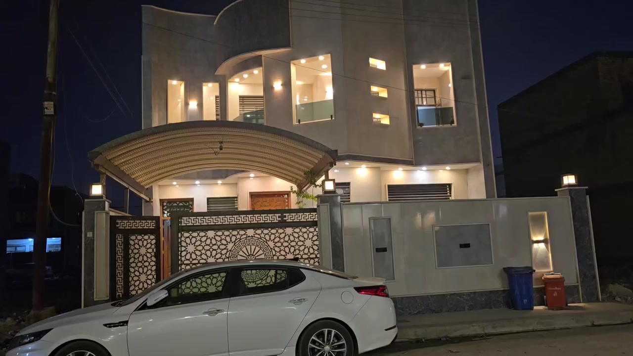 السلام عليكم بيت للبيع مساحه 220 متر دوره حي دجله شارع الصفوه التجاري الاستفسار خاص او واتساب ***********
