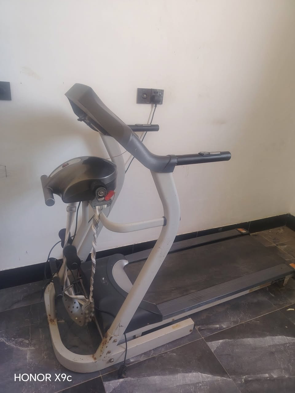 جهاز جري للبيع لطيفيه 250بي مجال***********/***********
