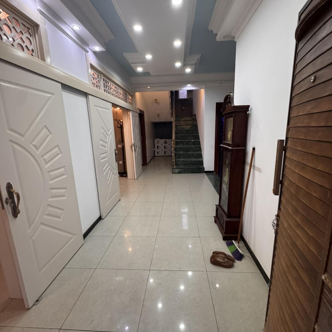 🏢✨ دار مميزة للإيجار أو الاستثمار ✨🏢

📍 الموقع: حي الفرات – على الشارع العام
🔥 موقع تجاري حيوي ومميز جداً

🔹 تفاصيل العقار:
▫️ طابقين بتصميم عملي وحديث

▫️ الطابق الأول:
• طارمة واسعة
• استقبال أنيق
• صالة كبيرة
• مطبخ حار
• بار مفتوح على الصالة
• صحيات

▫️ الطابق الثاني:
• 3 غرف نوم
• صالة
• صحيات

💼 مناسب لـ:
✔️ عيادات طبية
✔️ مركز تجميل
✔️ شركات ومكاتب
✔️ معاهد ومراكز تدريب
✔️ مشاريع استثمارية متنوعة

🤝 إمكانية الاستثمار أو الاستئجار والاتفاق المباشر مع صاحب العقار

📌 موقع استراتيجي على الشارع العام وبقلب حي الفرات

📞 للاستفسار والحجز:
***********
***********

🏢 مكتب أساس للعقار والمقاولات العامة
📍 الديوانية – حي الفرات – مقابل جامع الإمام المهدي

#دار_للإيجار
#استثمار
#عقار_تجاري
#حي_الفرات
#عيادات_طبية
#مركز_تجميل
#شركات
#مكاتب
#فرصة_استثمارية
#عقارات_الديوانية
#الديوانية
#مكتب_أساس
#العقار_والمقاولات
#بيع_وإيجار
#عقارات
