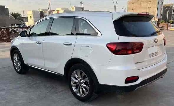 السلام عليكم
كيا سورنتو 2019
رقم بغداد تحويل مباشر 
السيارة جديده بمعنى الكلمة 
محرك 6 سلندر 
فور ويل 
أربع كامرات 
فول مواصفات 1/1
كشنات جلد وكهرباء 
حساسات خلفيه
كشتات تدفئه وتبريد 
محرك وكير كفاله 
تبريد ثلاث قطع
تحكم ستيرن 
سبعه راكب
بصمه تشغل وبصمة ابواب 
ترحيب تنبيهات 
السعر280وبيها مجال بسيط
مكان السيارة بغداد الرقم /***********
