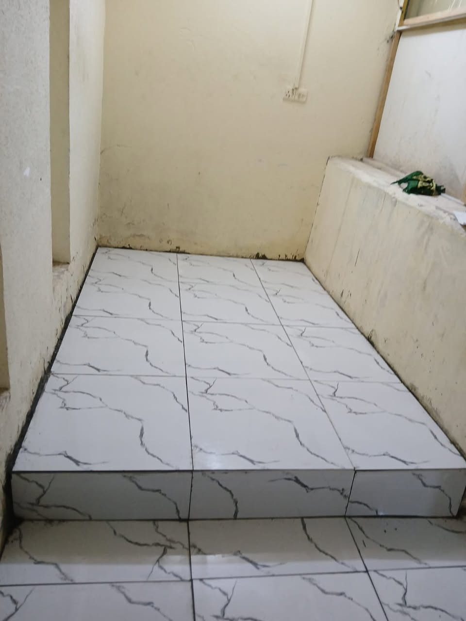 خدمات إنهاءات وبناء (درجة أولى)
السلام عليكم..
إلى كل من يبحث عن الدقة والأمانة في العمل، متوفر حالياً لتنفيذ كافة أعمال اللبخ، (جص ،بورك ،سمنت) السيراميك، والبناء.

ليش تختارني لشغلك؟

✅ دقة علمية: كوني خريج فرع علمي، أضمن لك قياسات هندسية دقيقة، استقامة (قناص) مية بالمية، وترتيب يريح العين.

✅ خبرة عملية: متمكن من فنون اللبخ الحديث وتطبيق السيراميك (أرضيات وجدران) بأعلى مستويات النظافة.

✅ أمانة في التنفيذ: الالتزام بالمواد، المواعيد، ونظافة موقع العمل بعد الانتهاء.

✅ أسعار مناسبة: جودة شغل عالية بأسعار ترضي الطرفين.

📌 مستعد للعمل في: (النجف ،الكوفه)
📞 للاتفاق والاستفسار: (***********)
