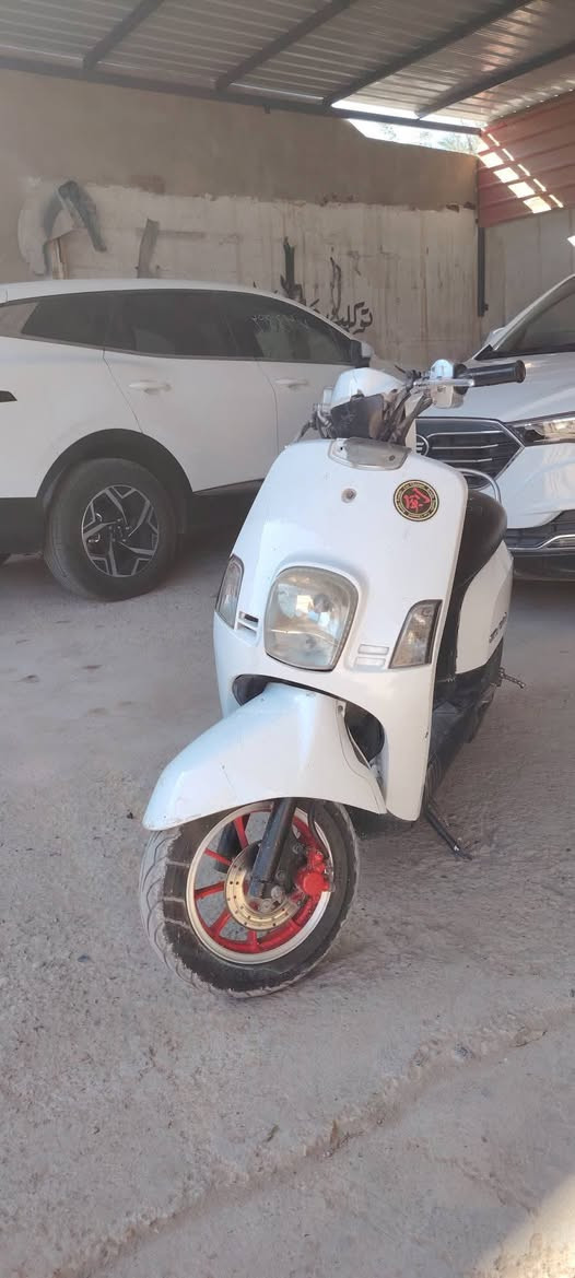 سلام عليكم ماكس بوليس 2008 سلف هندر كله شغاله لايت اشاير بك لايت وياله رياضيه كلج امامي رياضي بلاديه 49 بيه صوت فيلس بس مراوس شعندك نزل مكان ديالى هبهب السعر .***********   450 وبيه مجال
