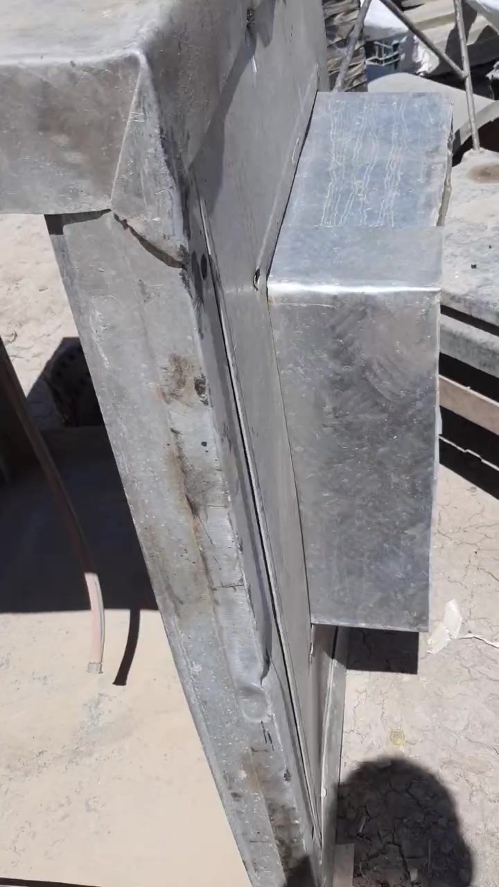 السلام عليكم 
هيكل مبرده المنيوم 4ونص اكبر حجم
نقص باب 🚪 ب80 الف بدون بروانه
مكان ابو غريب
***********
