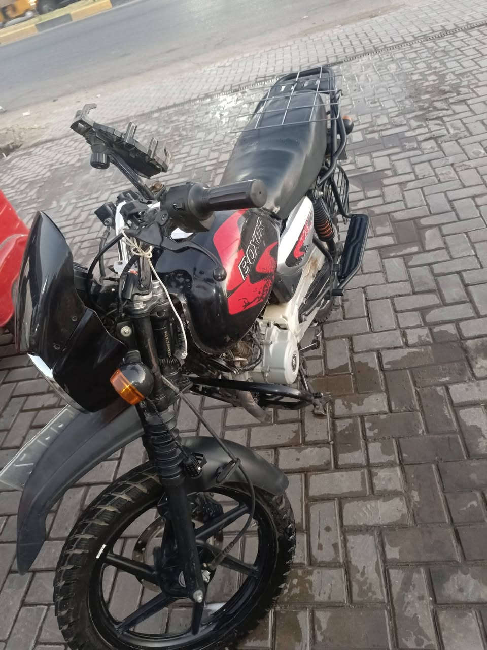 سلام عليكم بوكسر 21 رقم وسنويه نكليزي باسمي تحويل ثاني يوم دراجه نضيفه مكاني حي اور رايدها ب 1650 وبيها مجال ***********
