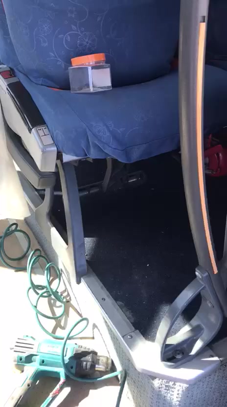 سلام عليكم 
تغير ارضيه من كاربد الى جلد صاج ماليزي 
باقي تفاصيل داخل الفيديو 
ورشة باص العراق 
العنوان كربلاء طريق الحج البري 
***********
***********
