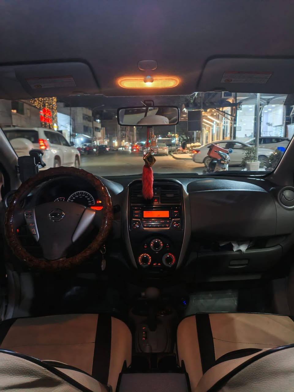 السلام عليكم نيسان سني هندي أم بليته الزركه موديل ٢٠١٨ماشيه ٧٩ ألف بيها بارد جاملغ جهة اليسار شويه وبيها بارد بل صندوك شويه بدون صبغ سيارة تخم تايره جديد سبير جديد  صدر ١٠٠/٧٠ سياره مال شغل رقم بغداد الجديد سعرها 105 وبيها مجال رقم *********** مكاني بغداد
