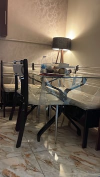 ميز طعام نظيف جداً كما موضح في الصور  والكراسي كلهه تكون مخزن للاغراض ...