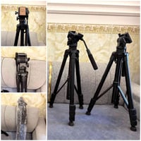 شباب.. متوفر استاندات تصوير (Tripods) مستعملة للبيع 📸 العدد المتوفر: 6...