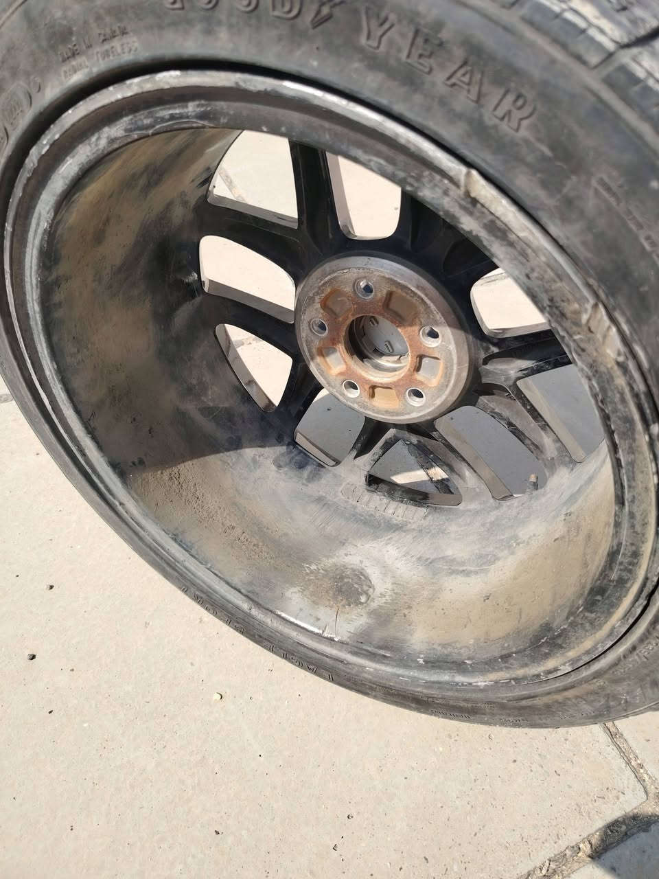 السلام عليكم
ويل و تايرين للبيع الويل مصلح حجم ١٨ مال سيفيك
***********
