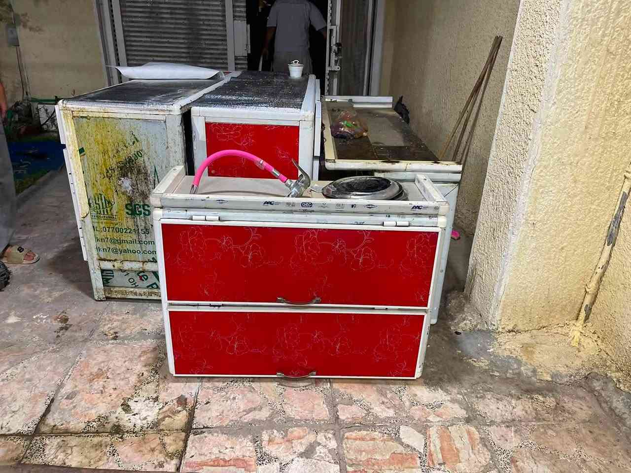 السلام عليكم كاونتر المنيوم شغل درجة اولى شتريت بمليونين و٦٠٠ وهسه تحولت البيت واريد ابيعه ٦ قطع جوا وتعليك 
محتاج يدات وشغلات بسيطه خلي سعرك وبالعافيه عليك 
العنوان العطيفية
الرقم 
***********
