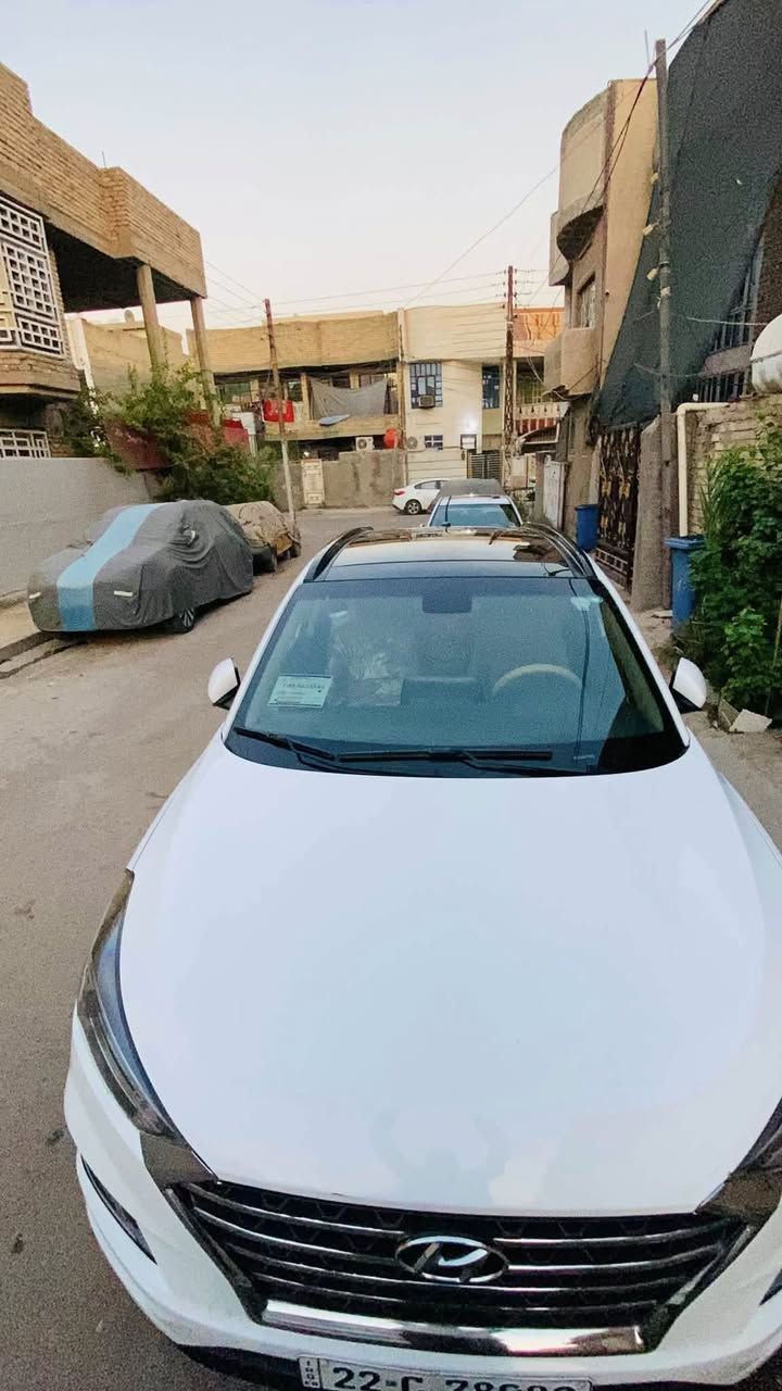 السلام عليكم توسان اربيل موديل (٢٠٢١) خليجي مكفوله كفاله عامه ما عدى بارد قليل بخشم البنيد السياره ماشيه ٥٧ الف السياره محرك ٢٠٠٠ دوش السياره واحد على واحد للأخير معروفه بعد. السعر (190)$ وبيه مجال المكان بغداد بلديات 
الهاتف ***********
