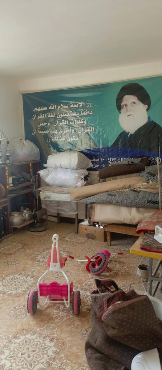 السلام عليكم اقره التفاصيل اوبلخدمه
الطابق الأول غرف ٢
صاله... إستقبال... مدخل... كليدور.... مطبخ... صحيات داخليه عدد ٢ صحيات خارجيه عدد ٢ اوطارمه امطبكه 
ارضية البيت بورسلين البيت كله هزاره   ١٢٠ سيراميك 
السقف كونكريت مسلح بناء طابوك نضيف 

المساحه الكليه 255 متر 

الطابق الثاني غرف عدد ٢
اوصاله ..... اومطبخ....اوصحيات ..... اوصطح 
عنوان حي العسكري الرابع قرب مكتب غسان الشباني 
السعر 115 واني خادم هذا رقم صاحب الدار ***********
