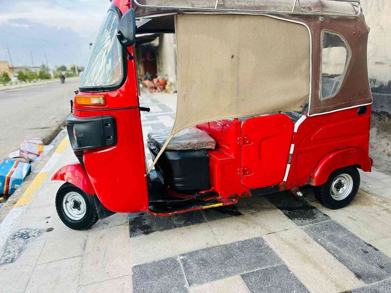 السلام عليكم تكتك البيع مديل ٢٢ شهر٨ رقم ذي قار *********** *********** سعر ٨٣٠٠ وبيه مجال بصيط مكاني رفاعي بيه طكه القد ومصلحه
