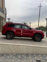 جيب  ترايل هوك هيمي 5700 موديل : 2018 ماشية :89 المواصفات  ( أعلى فئه ...