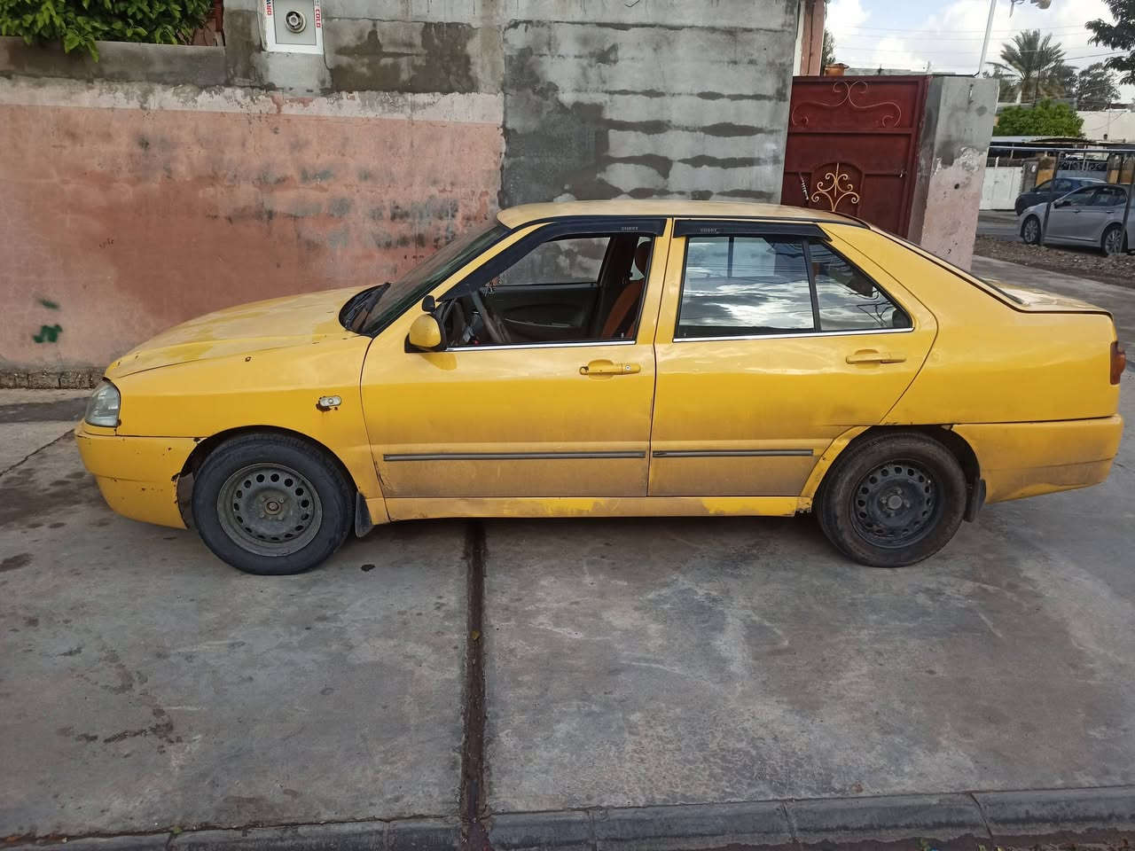 شيري كوين للبيع موديل 11 گير اوتوماتيك مابيها اي نقص بس تبريد نقصها شغل واطلع محرك وكير مابيهن اي عيب السياره مكفوله تايرات مابيهن عيب وباتري جديد صاحبها موجود بخانقين تحويل ب اي وقت سنويه صاقطه 3 سنين والتجديد على صاحبها دوشمه كامله للسياره السعر 31 وبيها مجال بسيط اي استفسار اتصل عل رقم ***********
