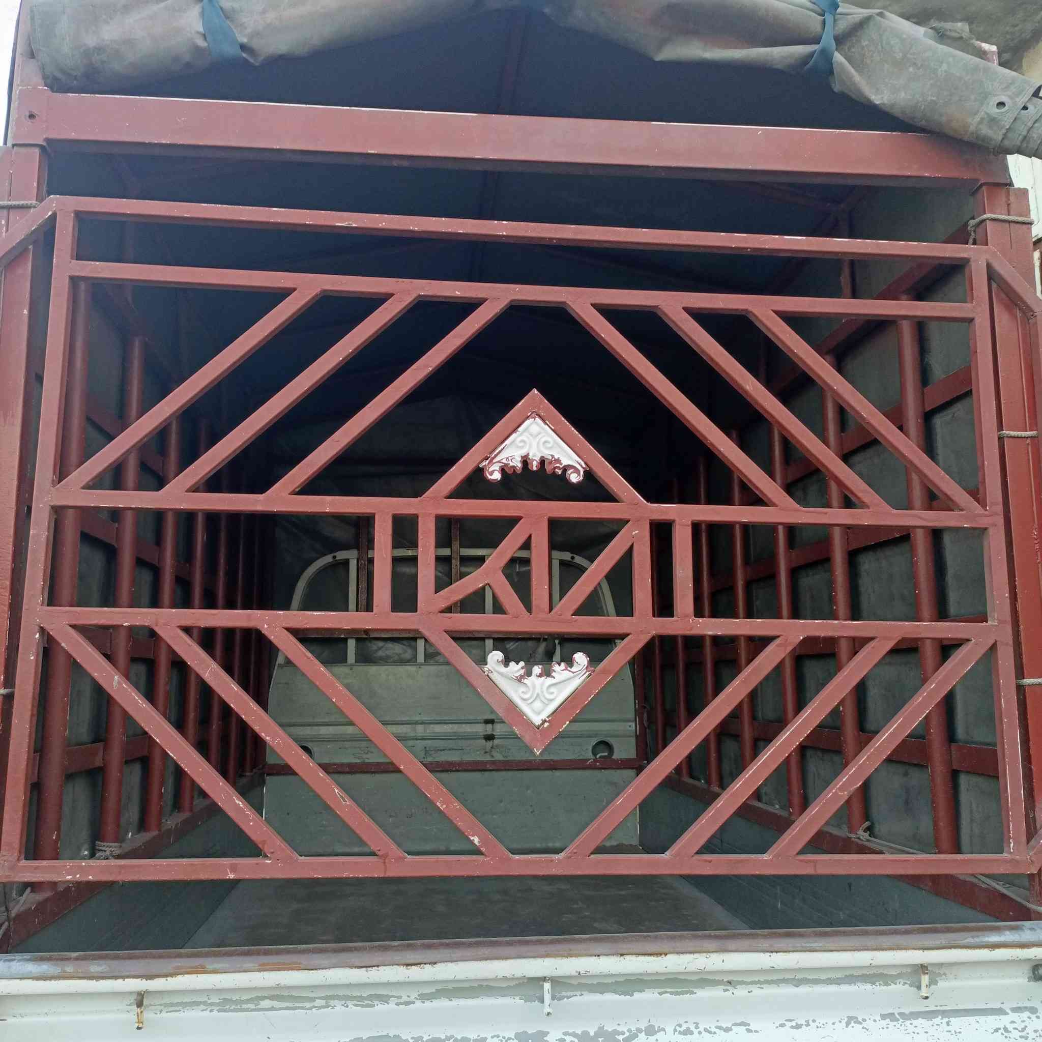 سلام عليكم محجر للبيع كامل هوة وجادر سعر 450 مكاني بغداد رقم ***********
