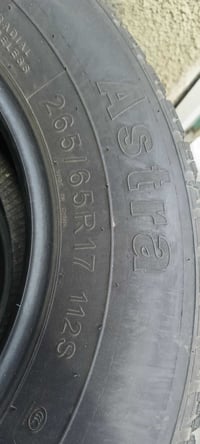 اطارات تخم جديد جدآ شهر واحد مشدود قيم وبالعافية عليك 07708722390