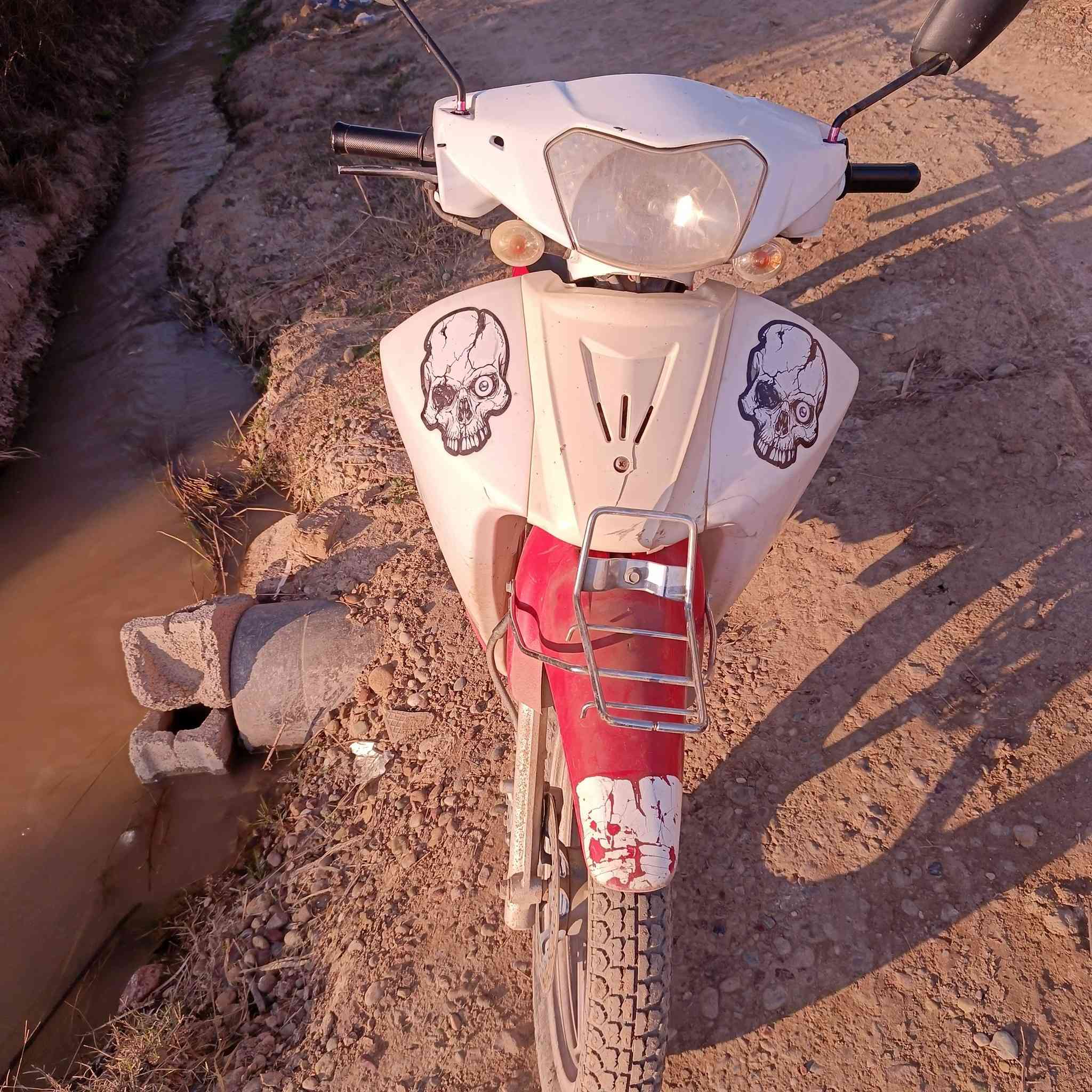 السلام عليكم للبيع مطور سرفيس مطور نضيف خير من الله سعره ٦٠٠ أو بي مجال استفسار أكثر اتصل ***********
