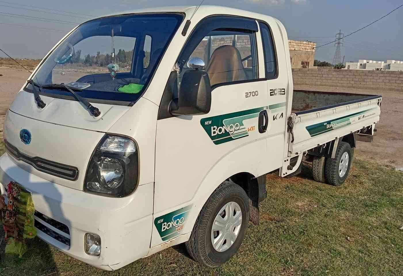 السلام عليكم من رخصة مديرالكروب سياره لبيع ٢٠١٤ السياره مكفول كير محرك تخم تاير بيه صبغ بل باب العبري *********** مكاني كربلاء طريق النجف كربلاء العمود ١٠٣١# ٩٨وبيه مجال السيارة رقم انكليزي بغداد
