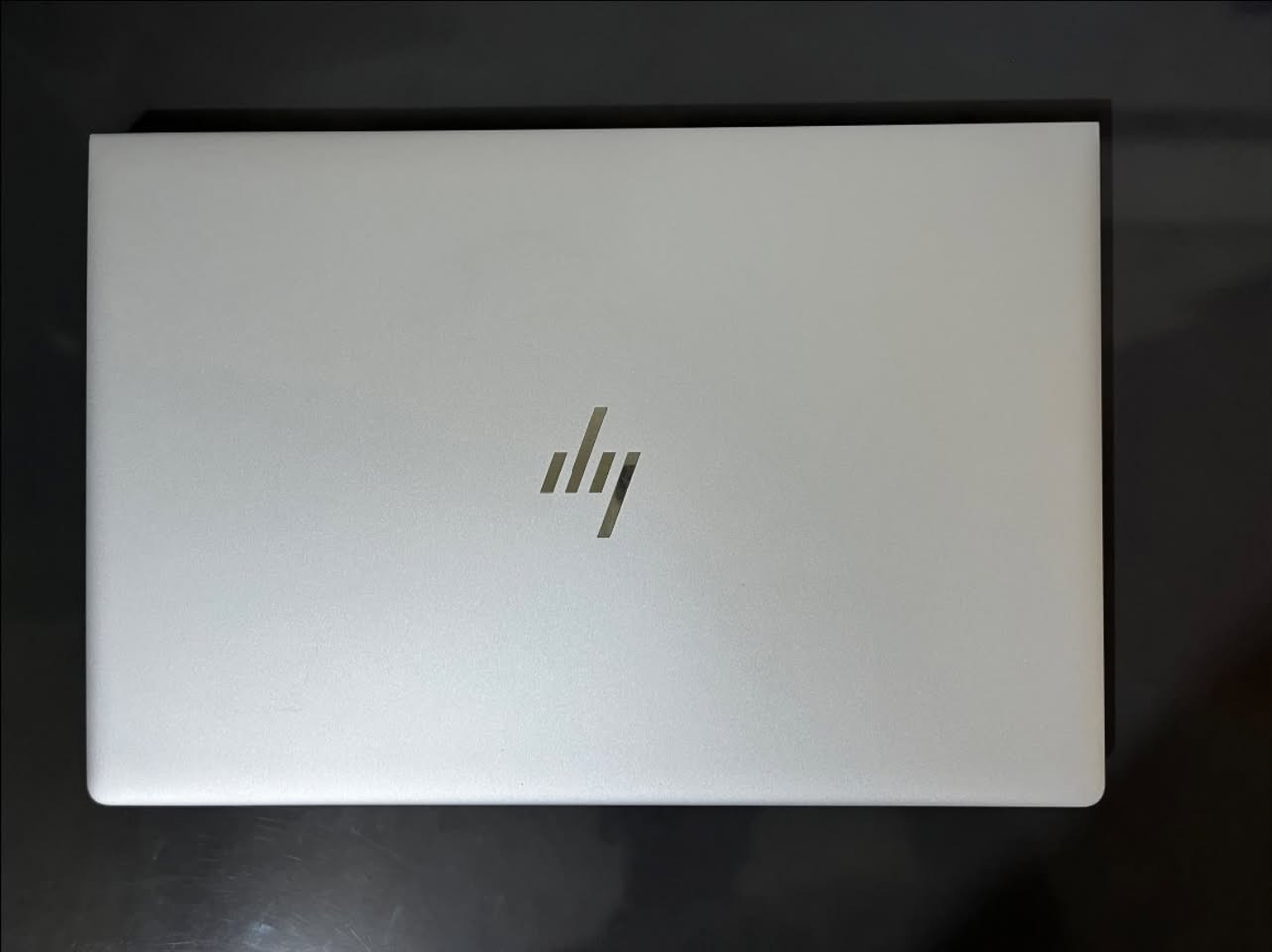 HP ProBook | بحالة شبه جديدة (99%) 💻✨
جهاز يجمع بين الأداء القوي والأناقة، نظيف جداً ومناسب للمصممين والمهندسين.
المواصفات:
🔹 Screen: 15.6" FHD
🔹 CPU: Intel Core i5 (8th Gen)
🔹 RAM: 16GB DDR4
🔹 Storage: 256GB SSD
🔹 GPU: Radeon RX 540 (2GB Dedicated)
💡 ملاحظة: كارت الشاشة (2GB) يمنحك أداءً ممتازاً في البرامج الهندسية (AutoCAD وغيره)، برامج التصميم، وتشغيل الألعاب الخفيفة ومتوسطه بكفاءة.
السعر:450,00” وبي مجال بسيط💰
للتواصل واستفسار: *********** 📲
او مراسلة الصفحه
