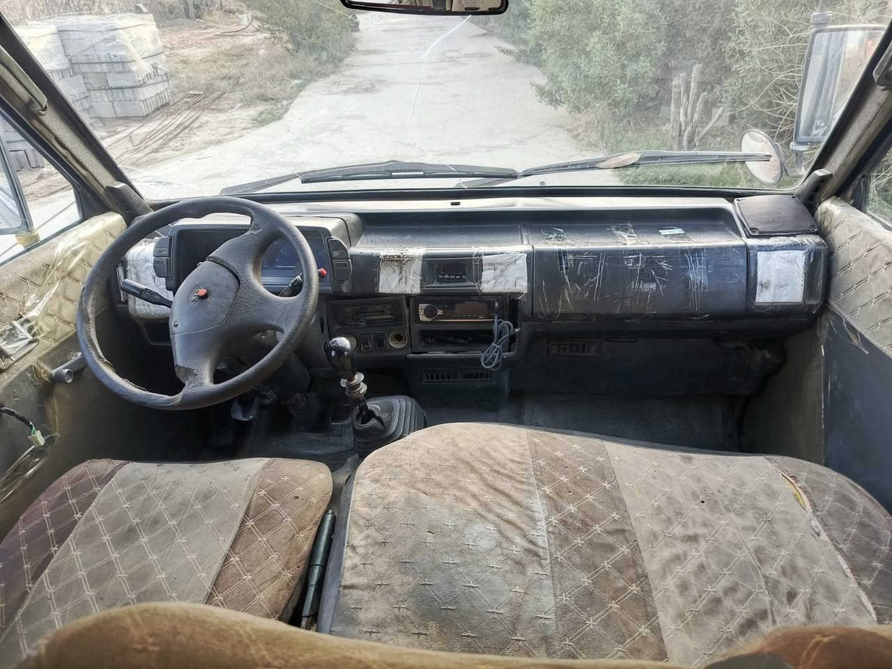 سلام عليكم كيا بسته للبيع موديل 95 جيار اكسل حديدية 
م قفل العنوان بابل الاسكندريه قرب محطه الصقور العراق بظهرها رقم بغداد ***********
