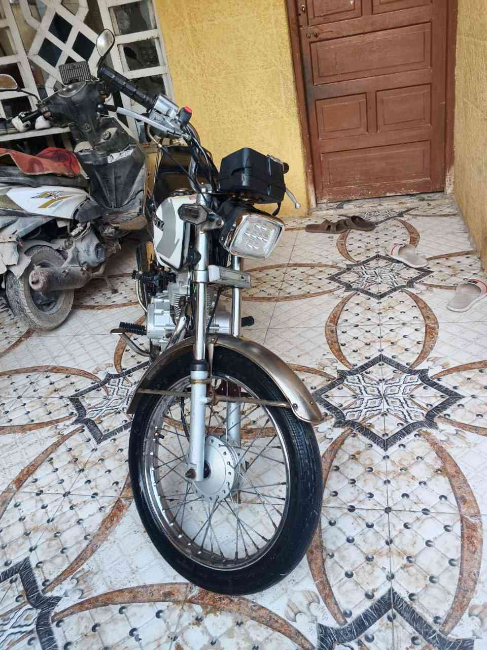 السلام عليكم نامه للبيع مديل 21 اوراق كامله يعني كبل للتسجيل يرادلها ترتيب بصيط السعر 750 وبيها مجال مكاني شط العرب مركز قرب مشروع الماي ***********
