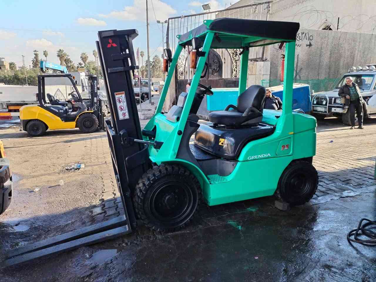 السلام عليكم للبيع رافعه مسيوبوشي بانزين حركتين جاهزه للعمل ***********
