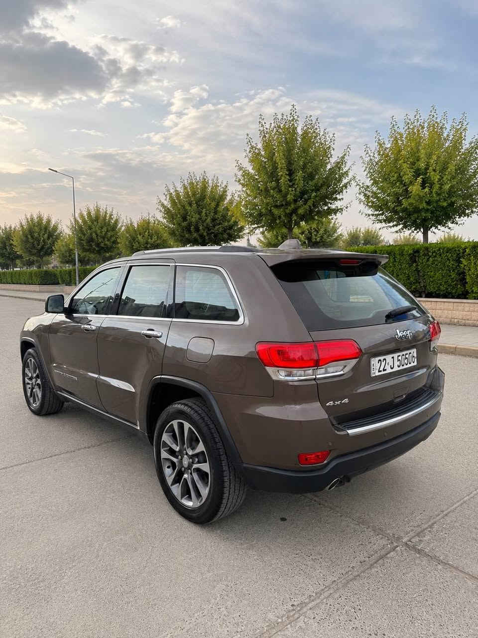 جيب گراند شيروكي 2018 (خليجي وكالة هارلم)
فول مواصفات 4x4 Limited Plus 

دفع رباعي ، بانوراما ، 3 شاشات ، كشنات تبريد و تدفئة ، حساسات امامي و خلفي ، شاشة كار بلي

كفالة عامة بدون حادث بدون صبغ بدون تبديل
حتى الدعاميات بشرط ماشية قليل 57 فقط
سيارة جديدة كلش و متصرف دينار عليهة

كلشي بيهه بشرط كير ومحرك وكهربائيات وصدر بدون نقص برغي

رقم وسنوية وهزة جديدة بأسمي 
مكاني اربيل 
السعر ( 258 ورقة ) وبيهه مجال للشراي

***********
*********** أربيل, العراق
