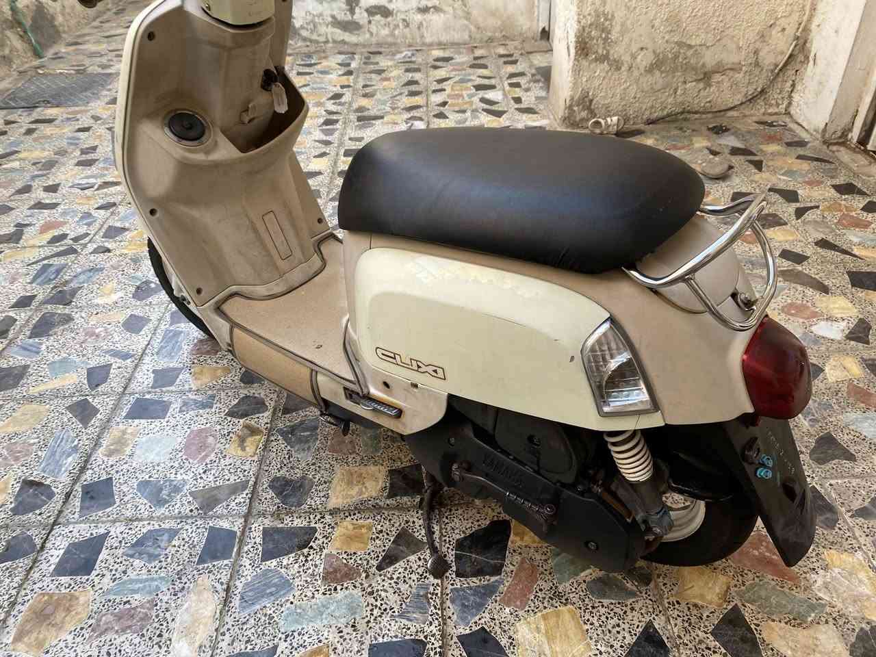بوليس حليبي مكفول من كلشي للبيع أو مراوس حسب القناعه الدراجه مكفوله من كلشي ختم واحد ويه المكينه اللسفسار خاص أو تصال ***********
