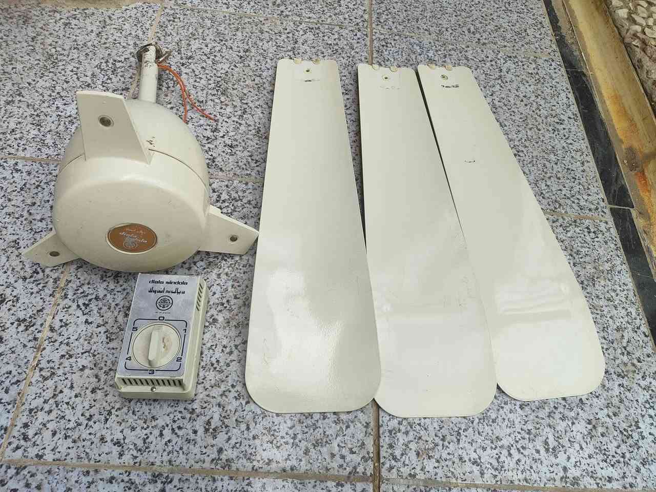 للبيع بنكه نظيفه استخدام قليل ب60
صوبه غازيه الوحده ب60
صوبات كهربائيه الوحده ب60 
صوبه الكخربائيه الحمره ب30
الكاه شغالات وجنهن ورد 
مكاني حله يوجد توصيل 
***********
