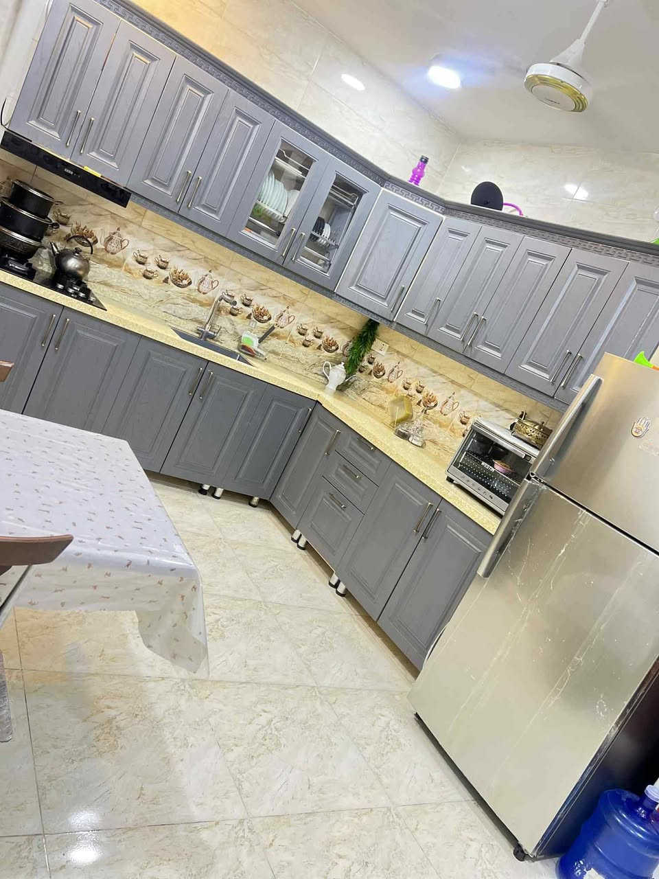 🏡 دار للبيع في الأعظمية – سبع أبكار 🏡

📍 الموقع: قرب منتزه الهبي دي – شارع قصابة الرحمن
📑 السند: زراعي / 25
📐 المساحة: 100 متر (الواجهة 5 × النزال 20)
🏗️ البناء: حديث

✨ المواصفات:

البيت مقسّم إلى 3 شقق منفصلة (بدرج خارجي)

كل شقة تحتوي على: هول، مطبخ، صحيات، غرفة كبيرة، غرفة صغيرة

بيتونة واسعة تصلح مخزن

سطح كبير

✅ مناسب لسكن عائلة كبيرة أو للاستثمار

📞 للاستفسار: *********** – ***********
