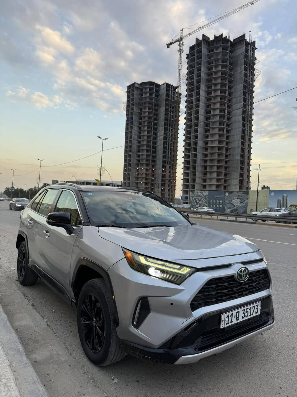للبيع تيوتا راف فور هايبرد XSE
 موديل 2023
محرك  2500 (هايبرد )

وارد امريكي حادثها دعامية امامية وجاملغ ايمن 
صور الحادث موجودة والسونار ايضا 
 ماشية 77 الف mi

مواصفات: -فئة XSE فول 1/1
تو كولر 
سلايت
صندوك كهرباء
كشن السائق كهرباء
كشنات جلد
تدفئه بلكشنات 
تدفئه بلستيرن
خزن ميموري 
شاشه كبيره
كامره دواره
شاحن تايب سي
اوتو ستوب
اوتو هولد
لايت زنون
قطعتين تبريد
رادار امامي جانبي خلفي
فور ويل 
تحديد مسار
مانع تصادم
كروس سرعه
ثلاث انظمه قياده ايكو نورمل سبورت
السعر 255$ وبيها مجال قليل
مكاني بغداد
للاستفسار *********** واتساب او اتصال
