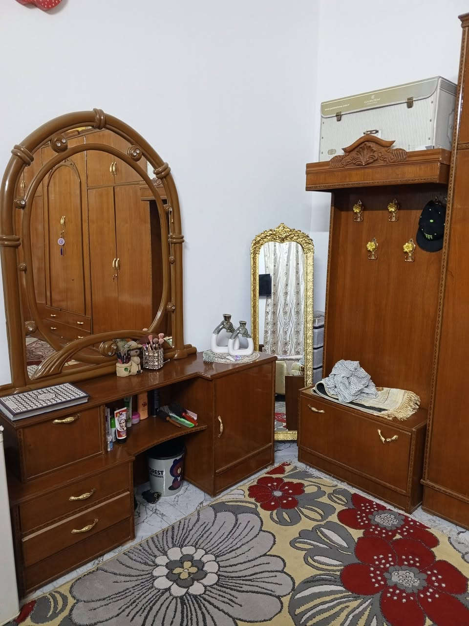 سلام عليكم غرفه نوم للبيع نجاره نضيفه كلش سعره ٨٥٠ مجاله قليل مكاني صويره شارع المطار بل بدايه رقمي ***********
