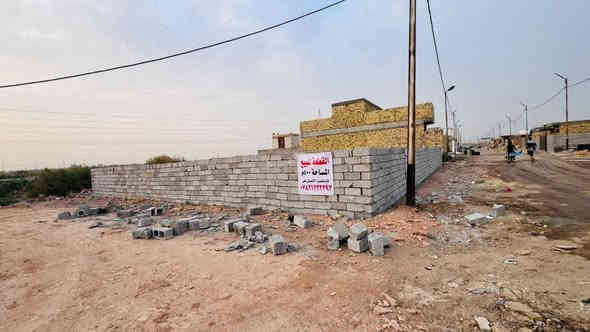 قطعة أرض للبيع في حي الجامعة طابو زراعي سند 25 مشمولة بالتمليك المساحة 400متر مقابل
 مجمع حجي هندي.
للإستفسار الاتصال على الرقم التالي. 
***********
