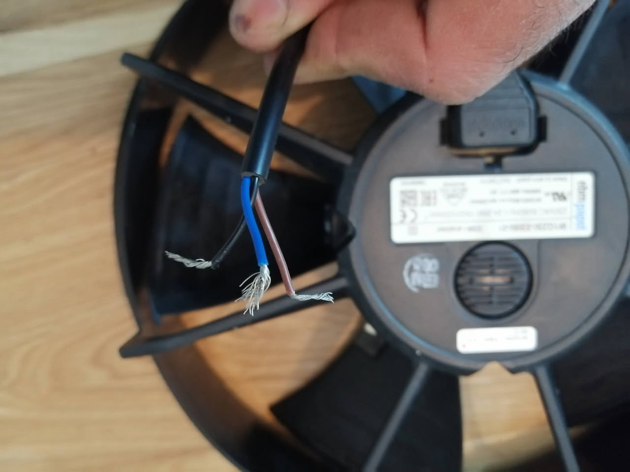 السلام عليكم
مروحة ألمانية 220v
سرعتين
السعر 25 الف
توصيل موجود


**إذا كنت صاحب هذا الإعلان وتريد حذفه لأي سبب، رجاءا أرسل رسالة إلى الدعم الفني**