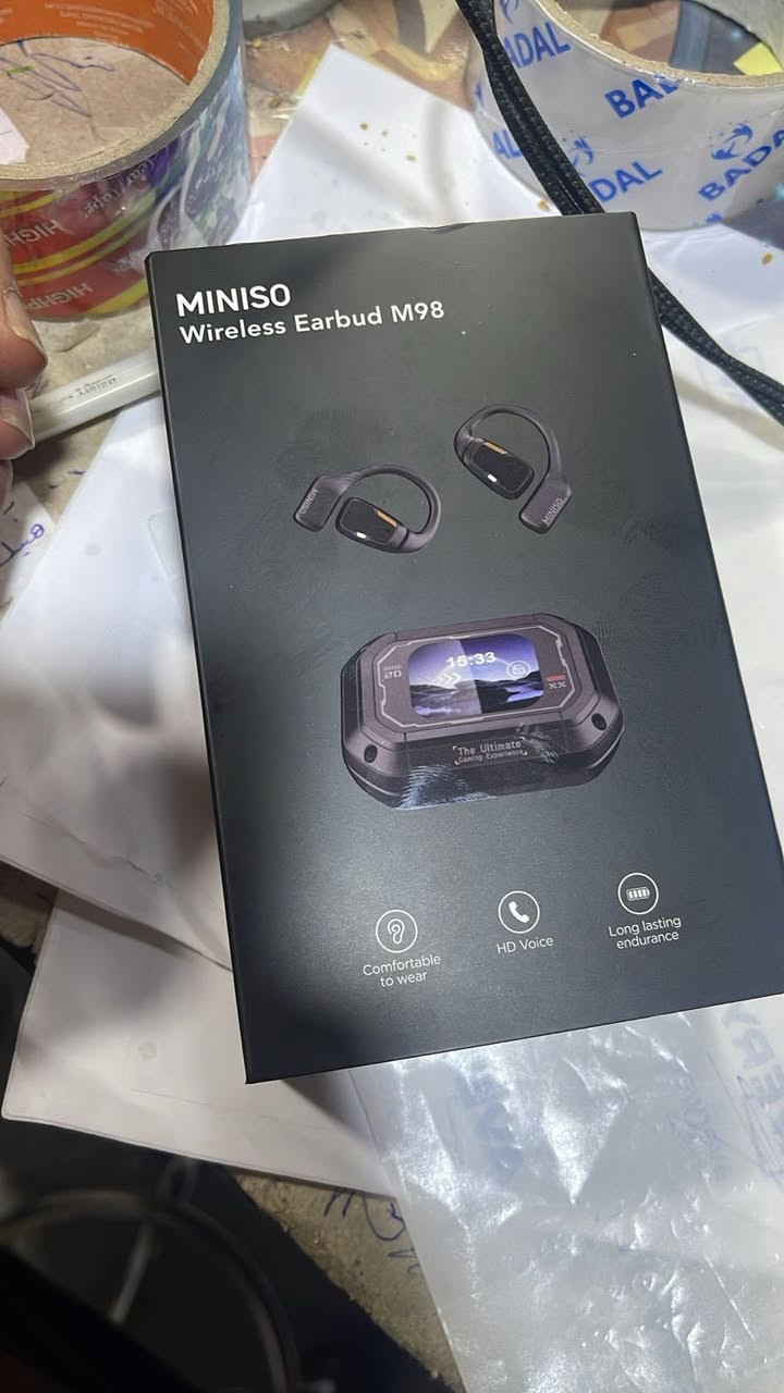 سماعات أذن لاسلكية من نوع Miniso M98.
تتميز بتصميم مفتوح (Open-Ear) مريح للارتداء.
تأتي مع علبة شحن تحتوي على شاشة LED لعرض حالة البطارية.
تدعم تقنية البلوتوث 5.4 لاتصال مستقر.
توفر ميزة الترجمة الفورية عبر التطبيق لعدة 135لغات
تتميز بعمر بطارية طويل وصوت عالي الدقة.
الي يفيده يقيم سعرها


**إذا كنت صاحب هذا الإعلان وتريد حذفه لأي سبب، رجاءا أرسل رسالة إلى الدعم الفني**