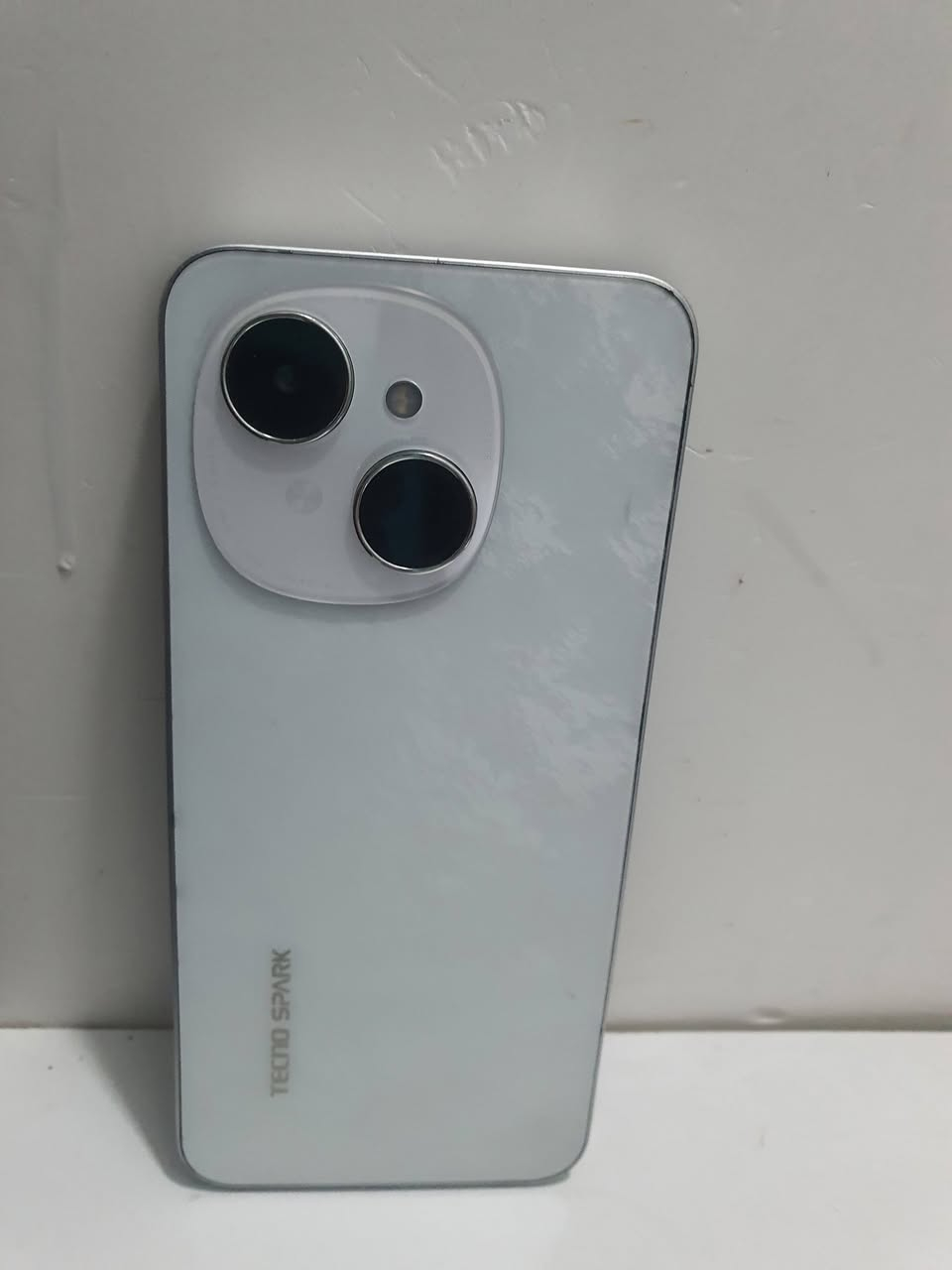 السلام عليكم توفر مركز الثقة 
تكنو سبارك كو ون
ذاكرة ٦٤
بطارية 5000 ملي امبير شحن 18 w
مبدل شاشة وكالة ✅
اضافة الى لاسق حماية ودرع حماية ✅
السعر ٦٥ الف 
عنوان جسر ديالى القديم شارع ٧٠
واتساب ***********
الهاتف ***********
