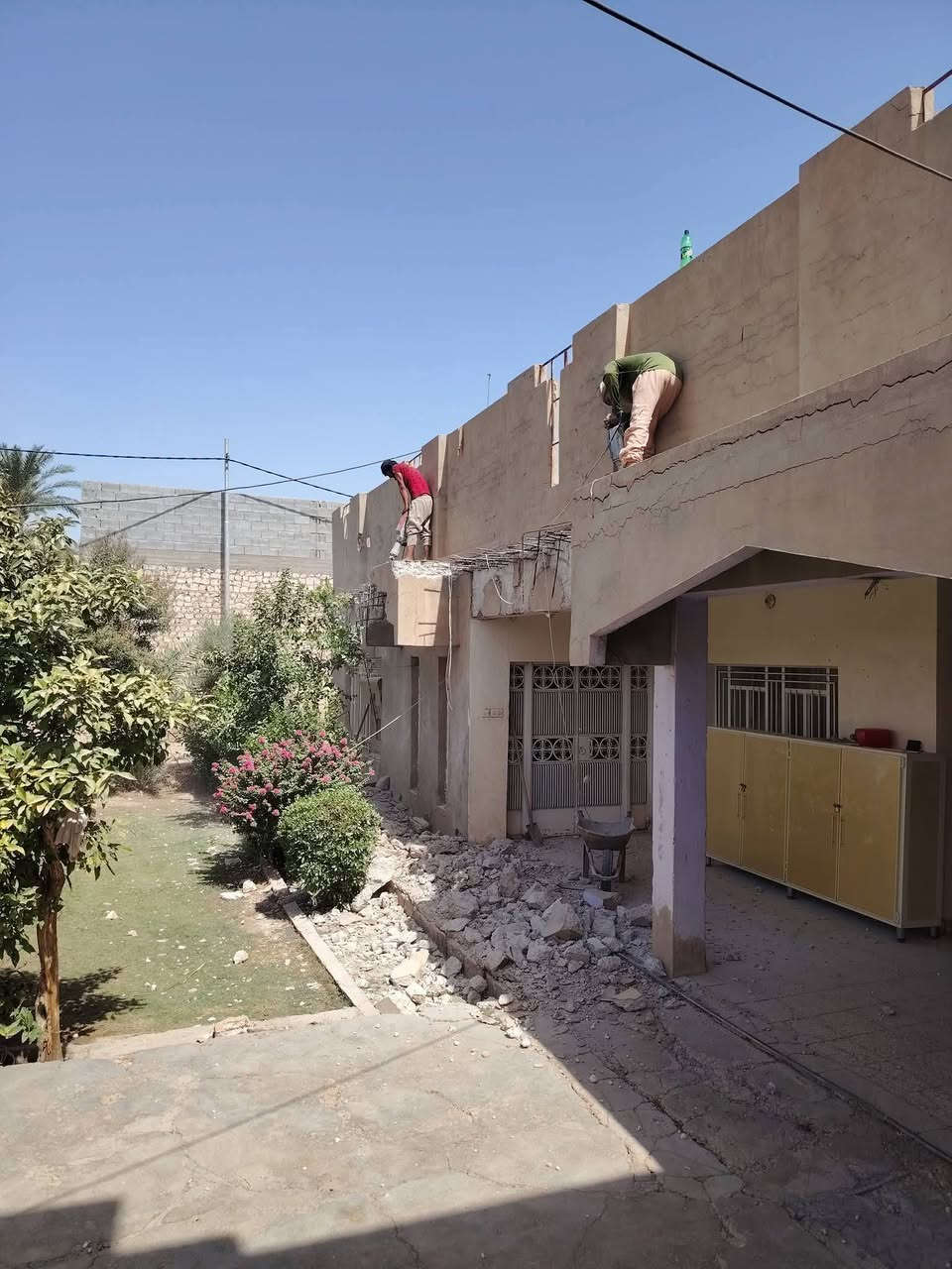 سلام عليكم  / يوجد كادر عمل جاهز/ تصعيد مواد/ تنضيف بيوت/ تفليش/ تكشيط/ تنضيف حدائق/ دفن نهري  / شقلنه ليل ونهار   /ومعداتنه جاهز/ ماعليك بس تصال على رقم  /     *********** /
