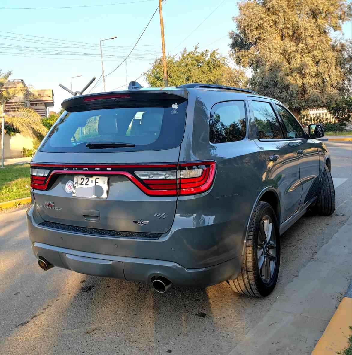 سلام عليكم ... اخوان  عندي دورنكو 2022  RT خليجيه وكالة هارلم وبالضمان لون مميز اسمنتي ماشيه 21 الف فقط رقم اربيل مميز جدا وتحويل مباشر  .. طبعا السياره فوووول مواصفات
اخواني السياره جديده جدا جدا وبحالة الوكاله والصور امامكم تحكم  ومكفوله من كلشي كفالة عامه طبعا عدتها وارضياتها كلها موجوده وممستعمله وسعرها 41000$ واي استفسارهذا رقمي *********** مكان السياره بغداد حي القادسيه 
مواصفاته 
محرك 8 سلندر 5700 HEMI
سلايد 
كشنات جلد لون احمر اصلي 
كنتا تدفئه وتبريد + كهرباء + خزن ميموري
رادار امامي 
رادارات جانبيه 
باب خلفي كهرباء 
فور ويل 
شاحن واير ليس 
سستم صوت 
ويل كب حجم 20 بغداد, العراق
