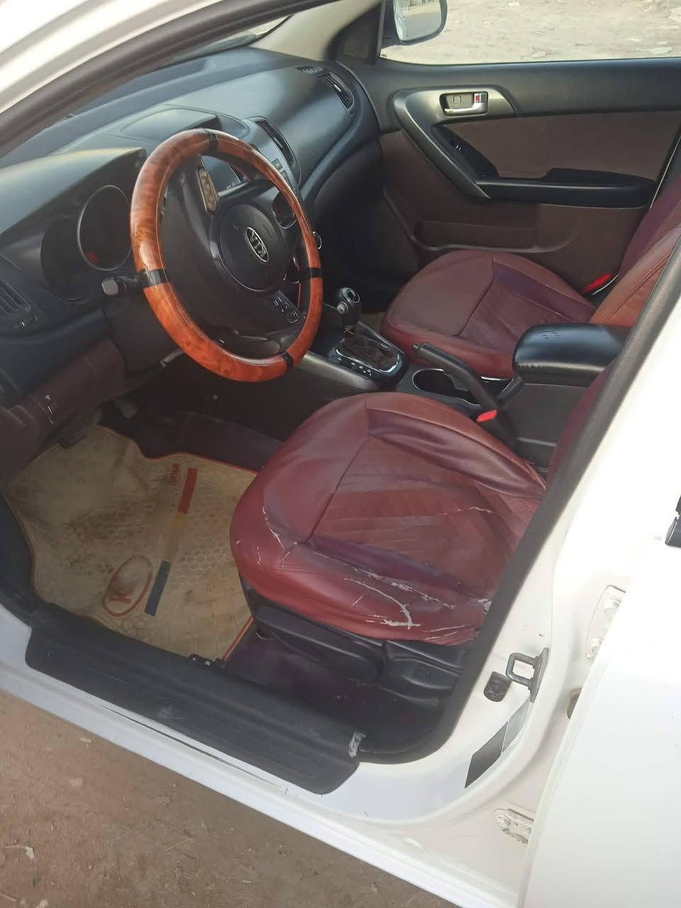 سيراتو 12 مكفوله ماعدا شخط بلباب السعر 108وبيها مجال الرقم سليمانيه تريد وكاله تريد تحويل للاستفسار علئ الرقم *********** مكلف بل نشر
