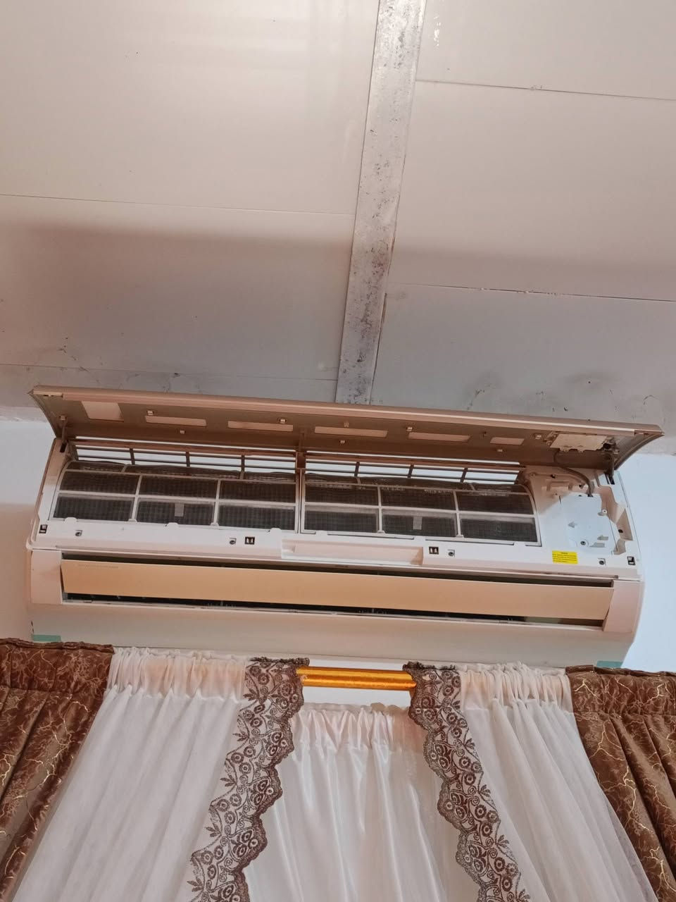 سبلت للليع جديد طنين غاز 410 السعر 400. وبيه مجال ملغي تدفئه فقط تبريد نضافه ميه بلميه***********
