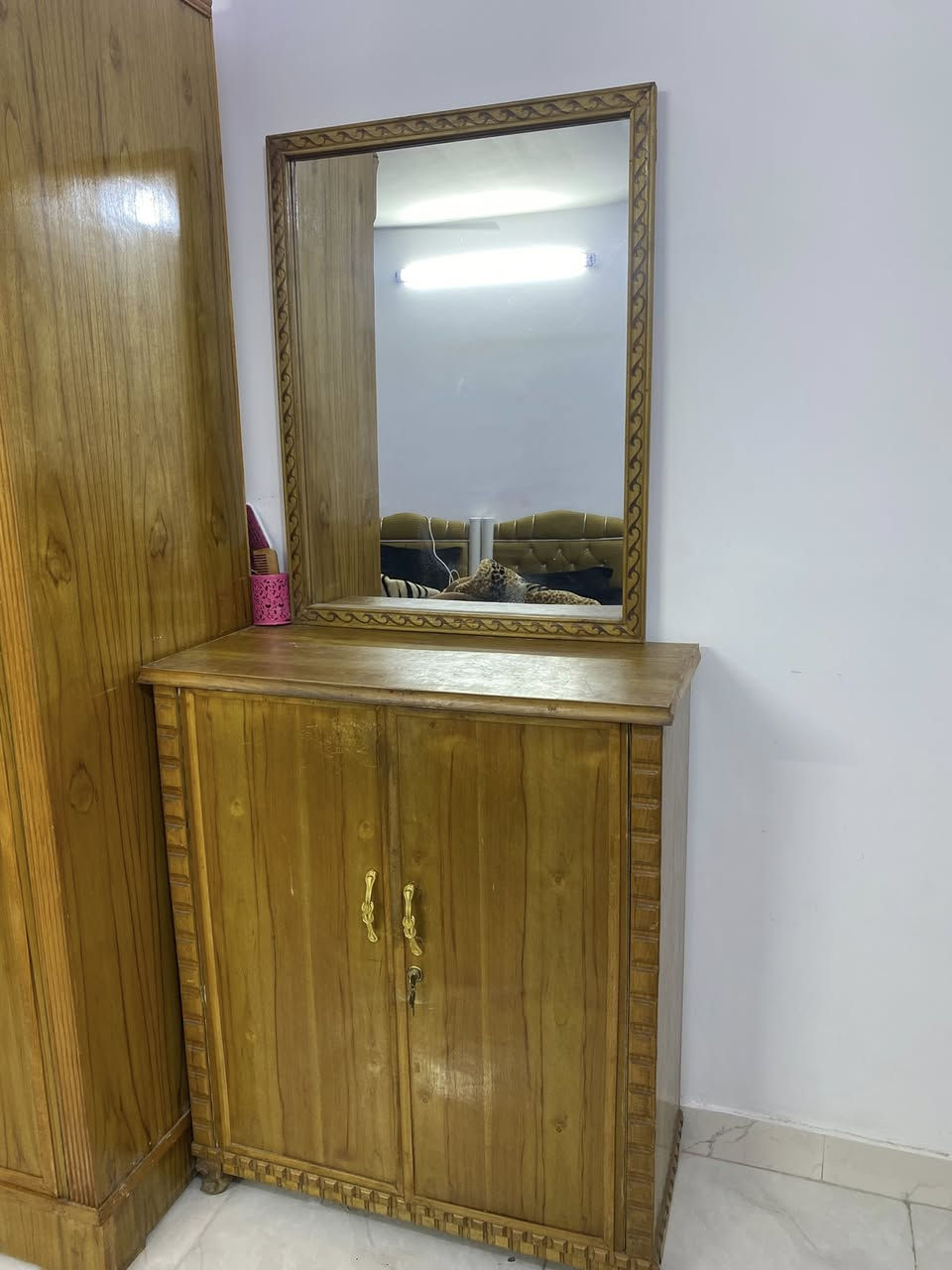 ميز مرايه صاج للبيع جديد وأستعمال قليل وسعره ٢٥٠ الف
للأستفسار: ‪+964 773 124 1843‬
