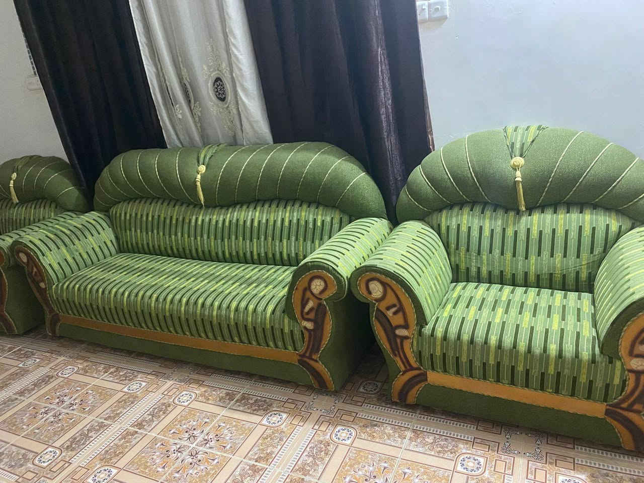 ديوان ١٠ مقعد شغل حطاطه سعر لواحد ٣٥٠ وبي مجال عنوان هيت حي لبكر ***********
