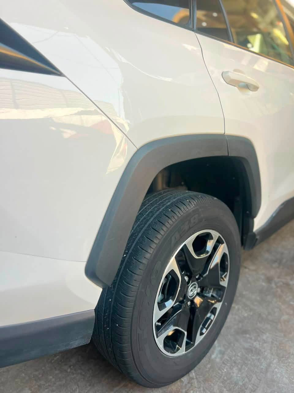 راف فور موديل 22LEماشيه 65ميل بغدادالسعر 180وبيها مجال ***********
رقم الشاصي 2T3F1RFV6NC303027
