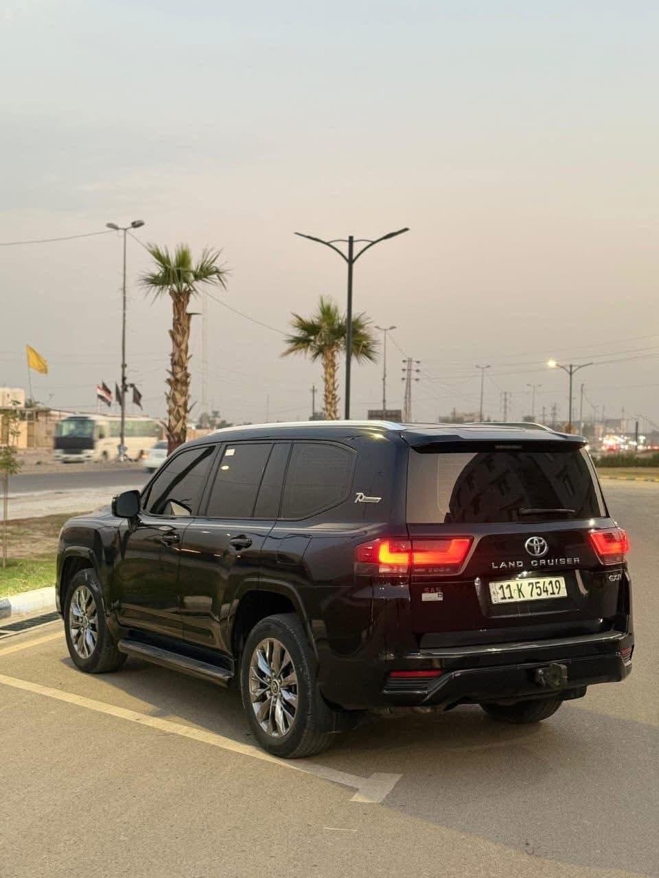 السلام عليكم لاندكروز ٢٠٢٢ ساز اصل 
مكينه 4000 تنفس طبيعي ماشيه ٥٥ الف حقيقي 
مغلفه PPf من الصفر كفاله عامه من كلشي سونار المندلاوي ويه الصور لا شخط ولا بارد ولا رصعه جديده جداً 
عارضها ٦٤٠ وبيها مجال مكاني بغداد حي القاهره 
للاستفسار ***********
