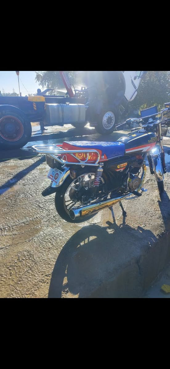 مرحبا شباب شاينك مديل 25 مكينة 150 شاشة ايباد لد امامي خلفي سلف هندر كهربايات مكفولة من كلشي الداجة كلهة بلدية الدراجة وشولت عينك النضافة السعر خاص *********** المكان نجف شارع المدينة
