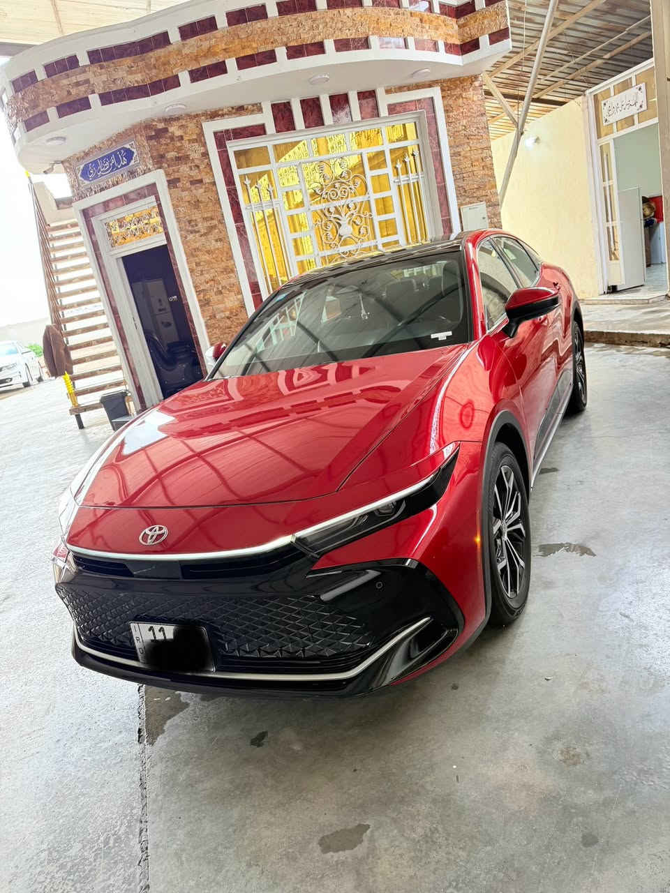 سلام عليكم للبيع كراون 2023
كفالى عامه حادثها جاملق امامي فقط سرقه 
رقم بغداد         مغلفه PPF
معروف مواصفاتها فول 

ماشيا ٢٠ الف كيلو
كشنات كهرباء 
مري شفط
فورويل
حساس امامي خلفي
بصمه 
رادار امامي خلفي 
شاحن وايرليس 
باقي المواصفات معروفه 
الاستفسار ***********&***********
