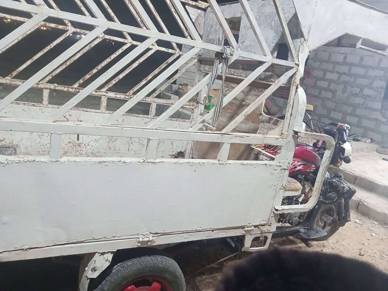 ستوته للبيع السعر 800 وبيها مجال زنقوره ***********
