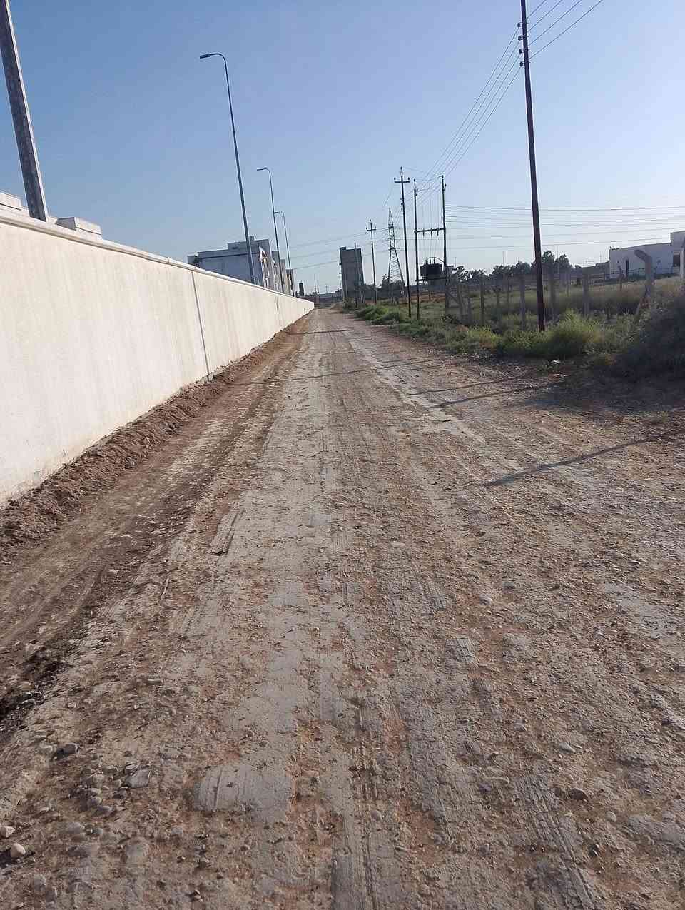 السلام عليكم نص دونم للبيع  زراعي +ماي وكهرباء  بيه عنوان بص الشقق معمل السوس للاستفسار اتصل على الرقم الموجود ***********
