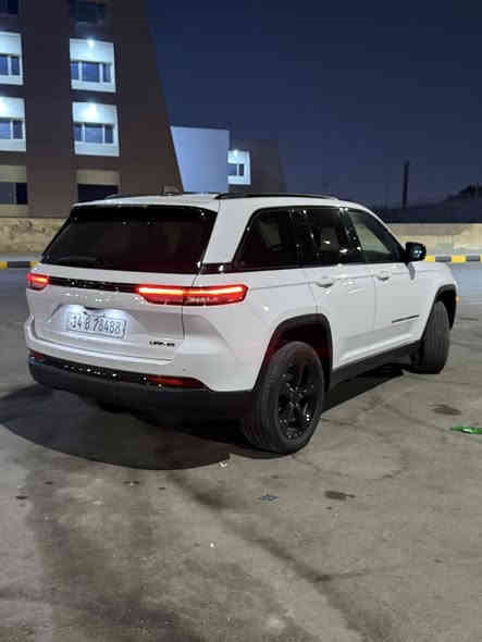 السلام عليكم 
للبيع جيب كراند شيروكي لمتد فول مواصفات وارد امريكي كفاله عامه داخله تقرير غرق ماشيه 20الف سونارها بلمنشور مديل 2023  رقم بصره حره بسمي  تحويل ثاني يوم العنوان ناصريه مركز الاتصال على الرقم ***********هـ

ملاحظه : السعر 330 وبيه مجال
